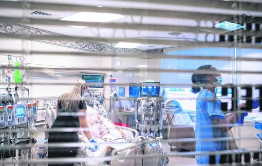Số ca nhập viện vì COVID-19 tăng mạnh ở Mỹ, WHO theo dõi biến thể mới