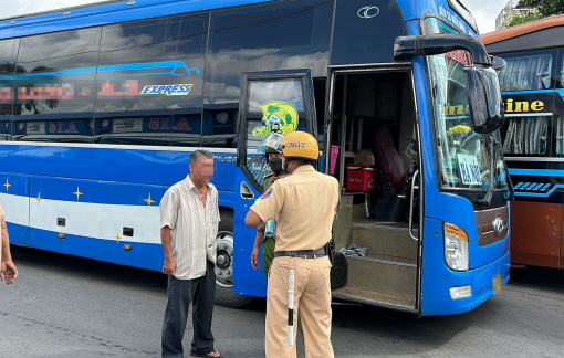 "Nhậu chơi 2, 3 ly", tài xế xe khách bị phạt 7 triệu đồng