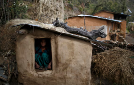 1 cô gái Nepal tử vong khi phải ở "túp lều kinh nguyệt"'
