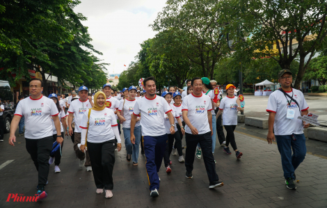 Gần 1.000 người đi bộ đồng hành ASEAN