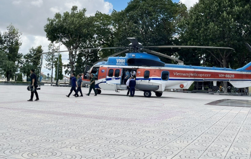 Thủ tướng thị sát sạt lở tại Vĩnh Long