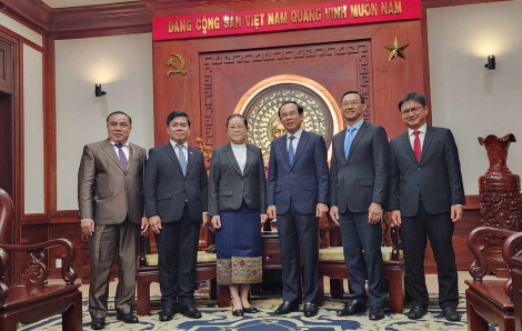 Bí thư Thành ủy TPHCM Nguyễn Văn Nên tiếp Tổng Lãnh sự Lào tại TPHCM chào từ biệt