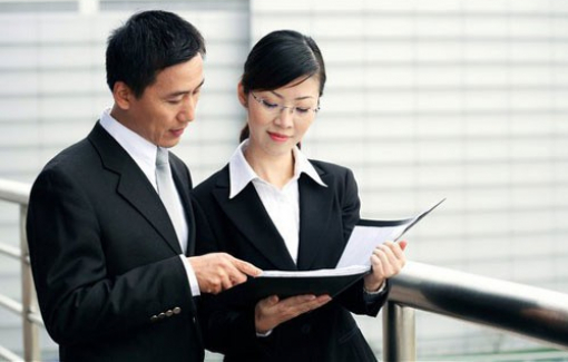 Khó xử khi người yêu cũ lại chính là... sếp mới