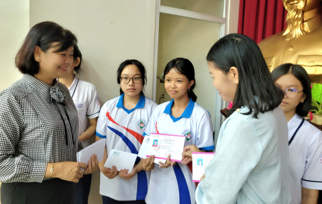 "Món quà đầu năm học mới dành cho 20 nữ sinh huyện Cần Giờ"