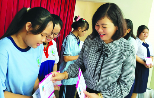 Chương trình Học bổng nữ sinh hiếu học vượt khó lần thứ 32: Kiên trì tiếp sức nữ sinh trên đường học vấn