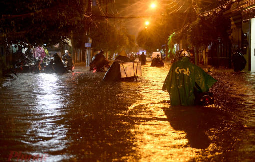 Vì sao TPHCM vẫn chưa hết ngập?