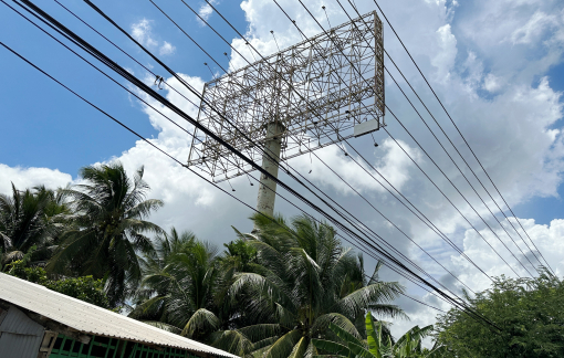 Xử lý những ẩn họa từ tấm pano quảng cáo ngoài trời bỏ hoang