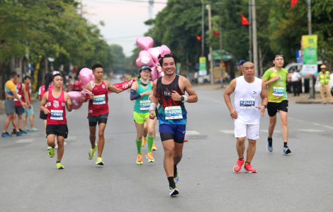 Hơn 4.000 vận động viên tham gia giải marathon “Về miền ví giặm”