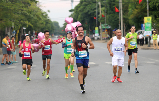 Hơn 4.000 vận động viên tham gia giải marathon “Về miền ví giặm”