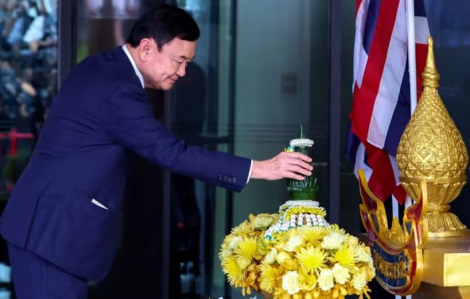 Cựu Thủ tướng Thái Lan Thaksin nhập viện trong đêm đầu tiên bị giam