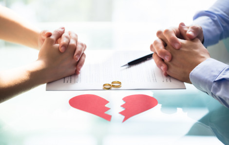 Có nên ly hôn khi không còn niềm tin và tình yêu với vợ?
