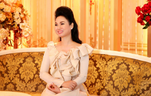 Thùy Trang đi lưu diễn, người thân giấu mẹ bệnh nặng hấp hối