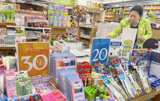 Dụng cụ học tập giảm giá trước thềm năm học mới