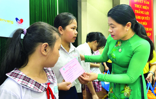 Giúp học sinh nghèo viết tiếp ước mơ