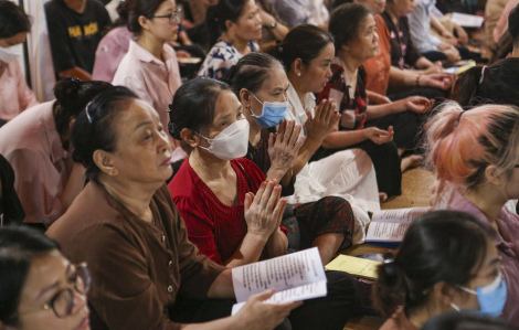 Hà Nội: Người dân nườm nượp đến chùa Phúc Khánh dự lễ Vu Lan