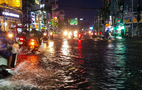 Mưa lớn, trung tâm TP Quảng Ngãi mênh mông nước