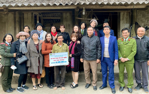 Buôn bán khó khăn nhưng tiểu thương vẫn hướng đến cộng đồng