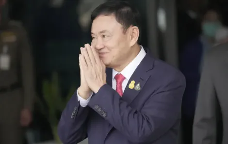 Cựu Thủ tướng Thaksin được giảm án tù còn 1 năm