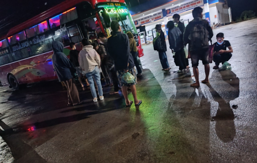 Phát hiện xe khách giường nằm 43 chỗ “nhồi nhét” 72 người