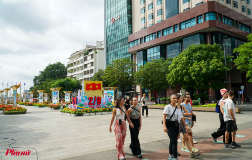 TPHCM rợp cờ hoa chào Quốc khánh 2/9