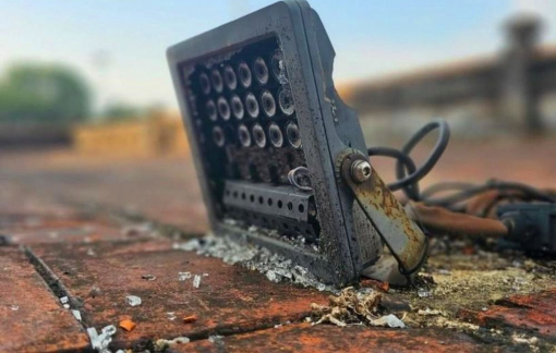 Hệ thống kính đèn LED trị giá tiền tỷ trên Kỳ đài Huế bị đập phá