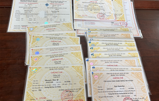 Bắt 2 đối tượng làm bằng giả