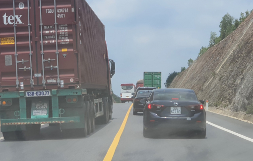 Cao tốc không chuẩn, "tử thần" rình rập người đi đường