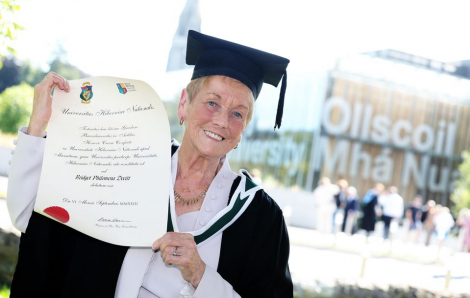 Cụ bà người Ireland tốt nghiệp đại học ở tuổi 86