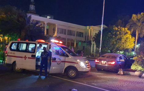 Khánh Hòa thông tin vụ việc xe ô tô tông vào cổng trụ sở UBND tỉnh
