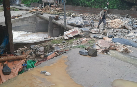 Lào Cai: Lũ ống bất ngờ làm 7 người chết và mất tích