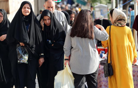 Phụ nữ Iran có thể bị bỏ tù 10 năm nếu không đội khăn trùm đầu