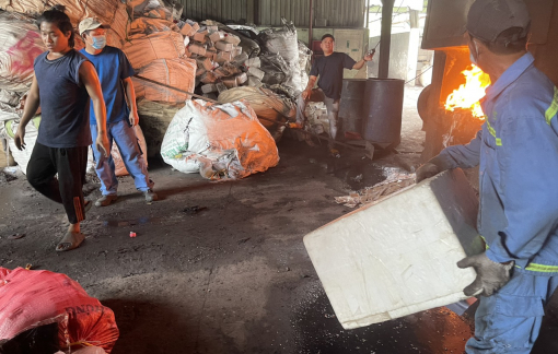 Tiêu hủy 7.800 mỹ phẩm, đồ chơi trẻ em, túi xách nhập lậu