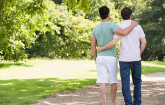 Gia đình đoạn tuyệt vì tôi yêu người đồng giới