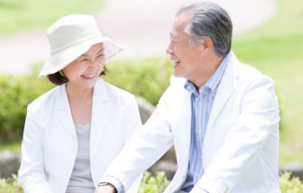 Ông bà sui yêu nhau?