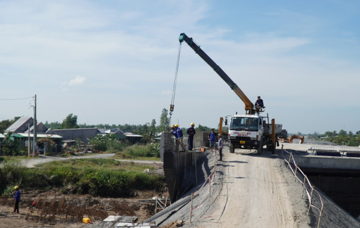 Đồng Tháp giao mỏ cát cho nhà thầu thi công cao tốc ở miền Tây