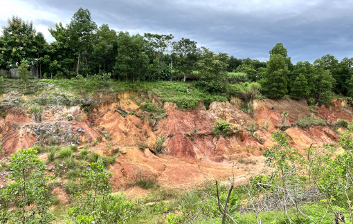 Kênh thủy lợi hơn 750 tỉ đồng chưa sử dụng đã bị sạt lở nham nhở