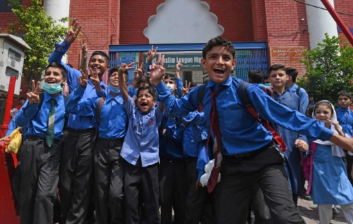 Pakistan đóng cửa 56.000 trường học do dịch đau mắt bùng phát