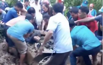 2 cô giáo bị vùi lấp trên đường đi dạy về
