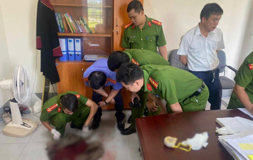 Chồng đâm vợ trọng thương khi đang hòa giải ly hôn