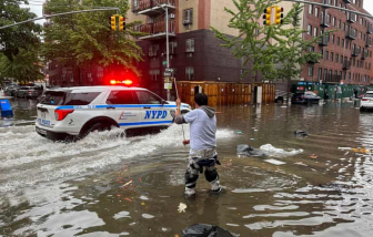 New York ban bố tình trạng khẩn cấp do mưa lớn và lũ quét