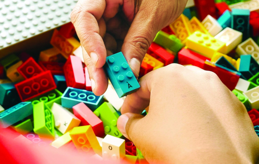 Sản phẩm mới của LEGO giúp việc học chữ nổi dễ tiếp cận hơn