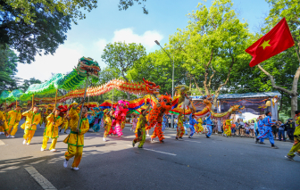 Rộn ràng lễ hội đường phố carnival Hà Nội