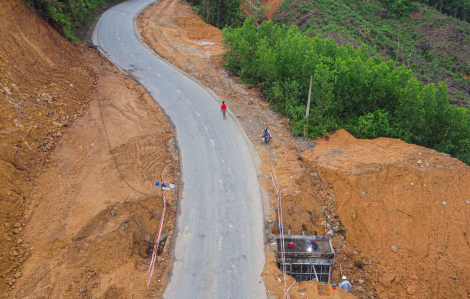 Cung đường nguy hiểm nhất xứ Huế được đầu tư gần 100 tỉ đồng để tu sửa