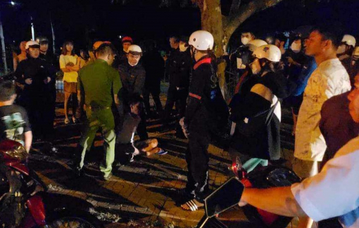 Chê tài xế taxi chạy chậm, người đàn ông giật vô-lăng gây tai nạn