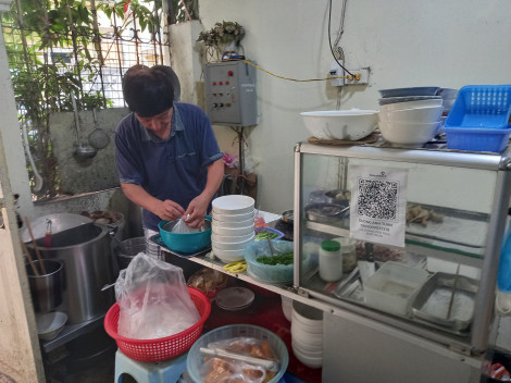 Quán phở giữ trọn hương vị xưa ở góc chợ cóc Hà Nội
