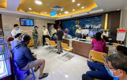 Giá vàng lên sát 70 triệu đồng/lượng