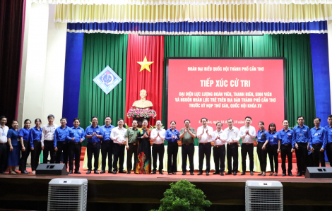Thủ tướng Phạm Minh Chính tiếp xúc cử tri ở TP Cần Thơ
