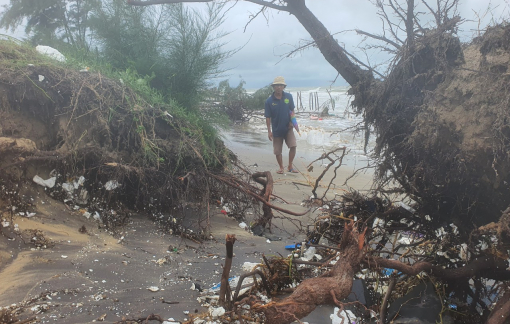 Bờ biển Hội An lại bị sạt lở hàng trăm mét