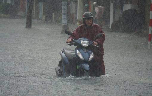 Nhiều tuyến quốc lộ qua Đà Nẵng ngập sâu, phong tỏa bán đảo Sơn Trà