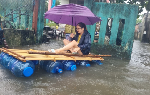 Mưa lớn, nước bủa vây TP Tam Kỳ tứ phía